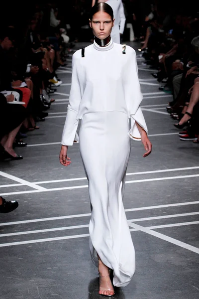 Look 32